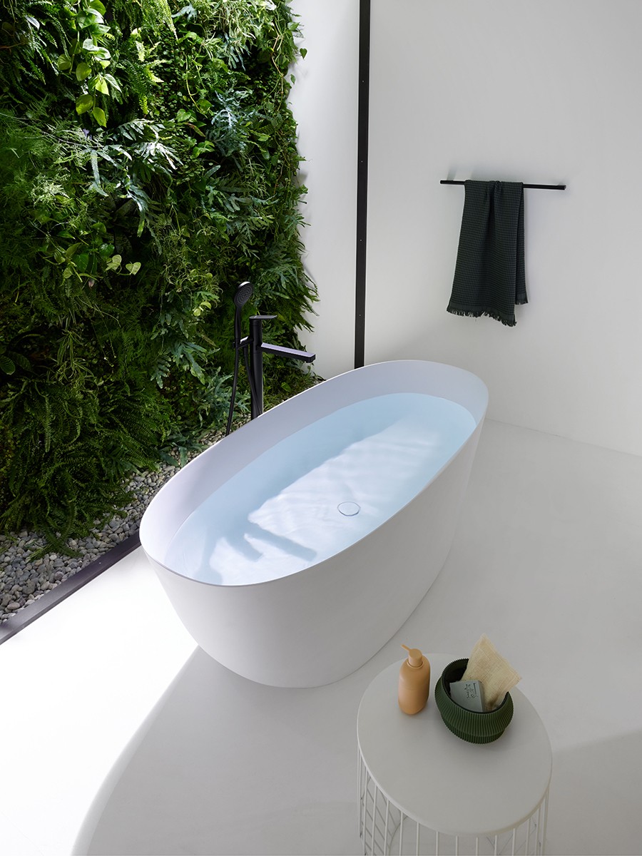 Vasca freestanding con superficie solida