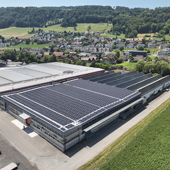 Solaranlage im Lager von Sanitas Troesch in Toffen